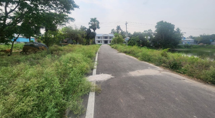 সরকারি টাকায় সাবেক বিচারপতির বাড়ির রাস্তা নির্মাণ!